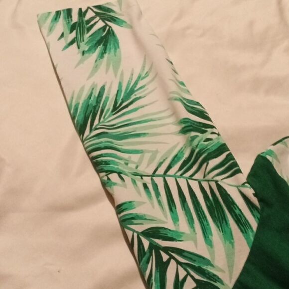 4@30.00 or 20.00 LADIES Top by 𝅺KAHANS EARTHLY - Picture 10 of 12